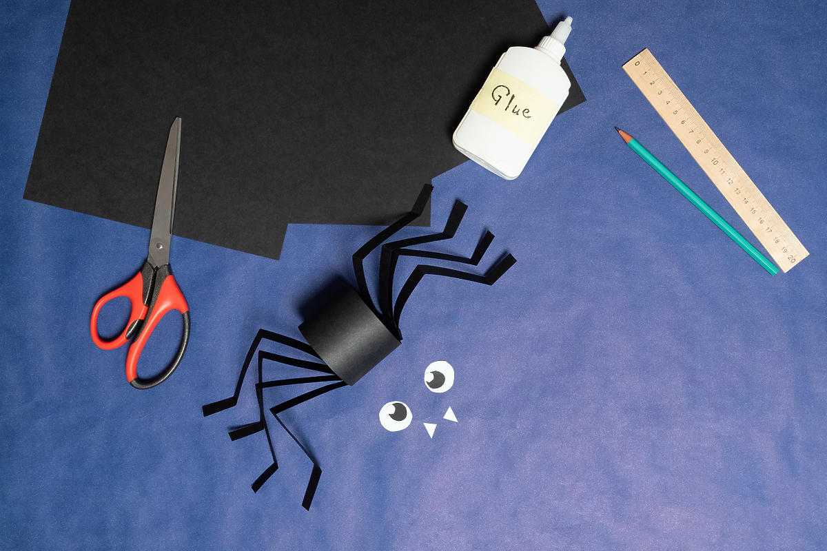 Ozdoby na Halloween - papierowy pająk 5