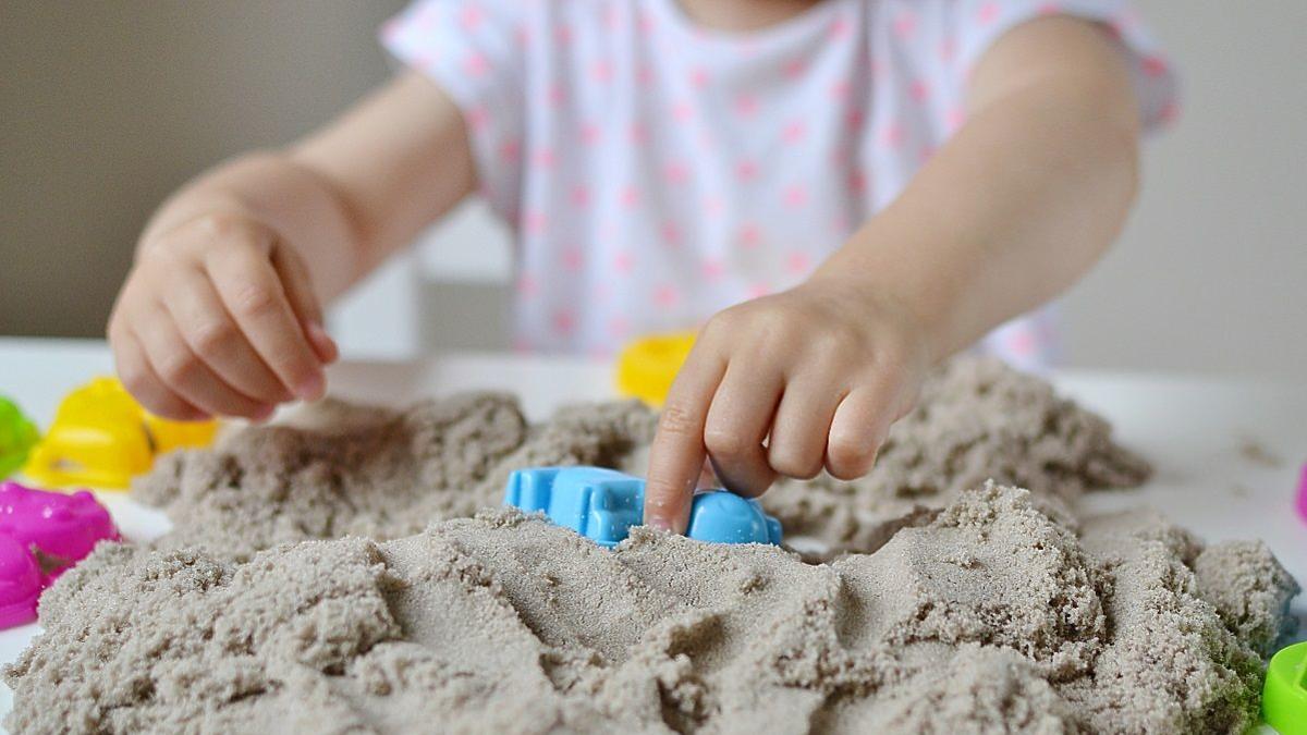 Piasek Kinetyczny Dla 2 Latka Piasek kinetyczny: prosty przepis na domową piaskolinę