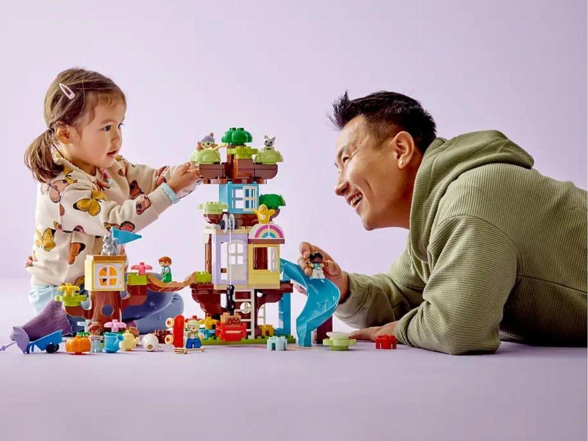 Pomysł na prezent dla dziecka w wieku 3 lat Zestaw LEGO® DUPLO® Domek na drzewie 3w1