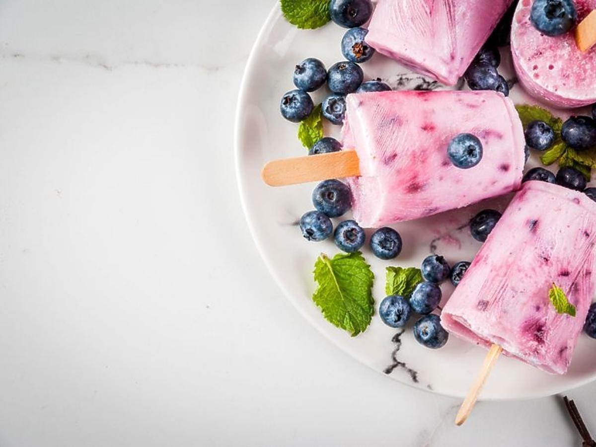 Przepis na lody jogurtowe z owocami