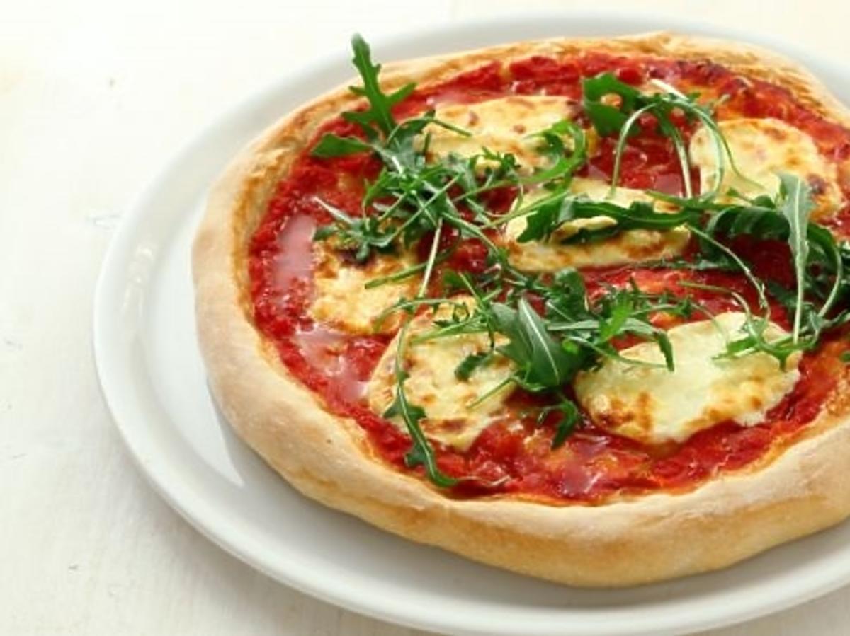 Przepis na pizzę z mozzarellą i rucolą/ przepisy dla dzieci