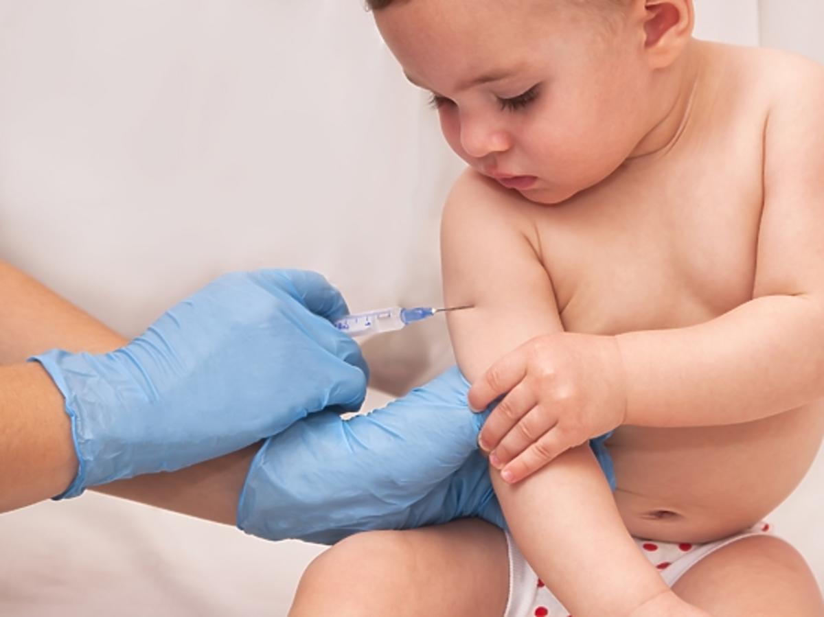 Przychodnie mają obowiązek udostępniania danych nieszczepionych dzieci