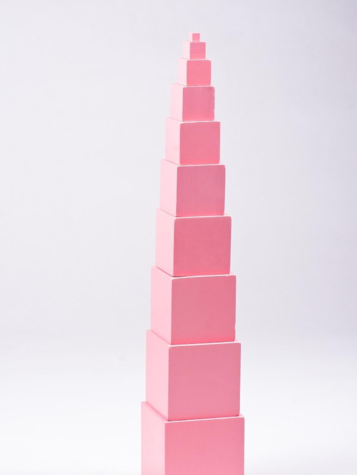 różowa wieża Montessori
