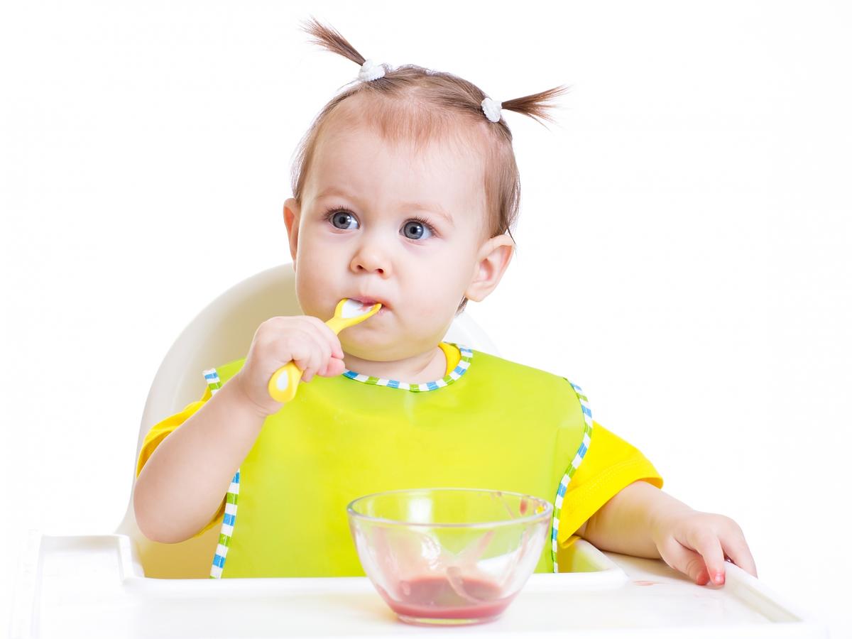 samodzielne jedzenie dziecka