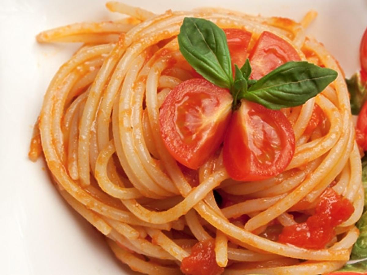 spaghetti, makaron, warzywa, pomidory