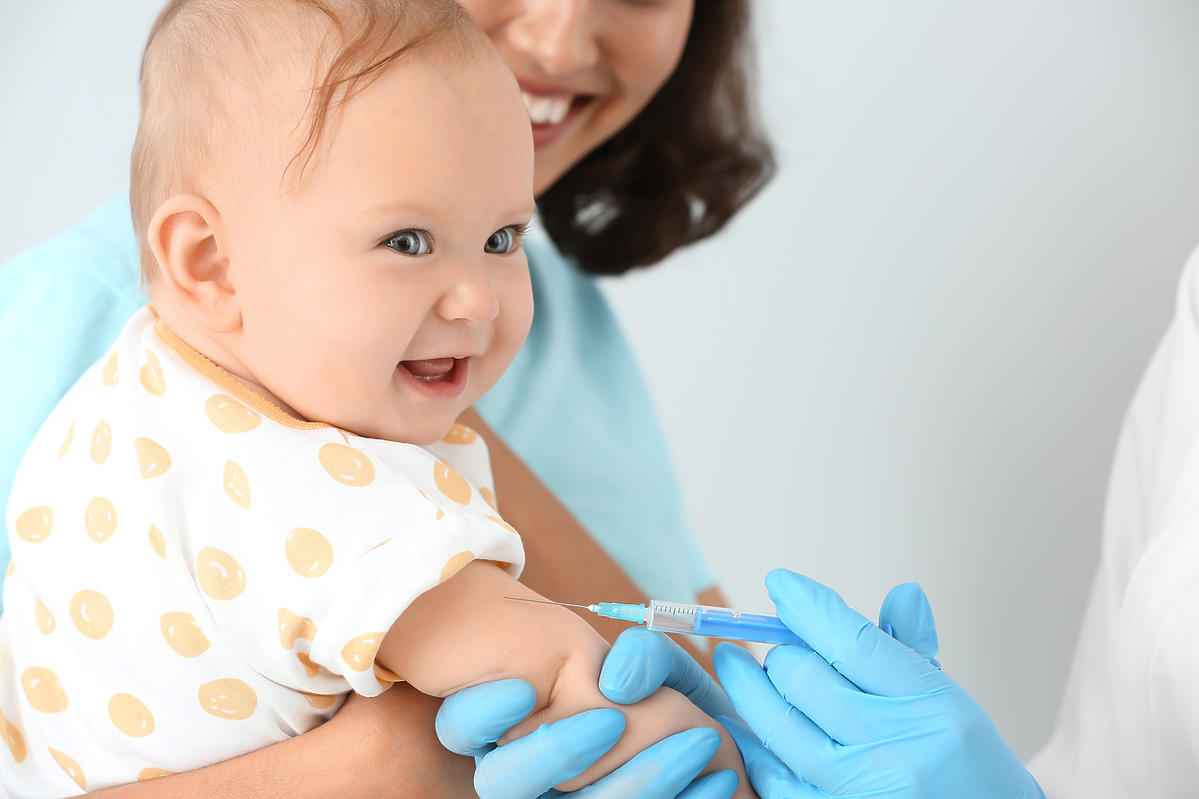 szczepienie niemowlęcia