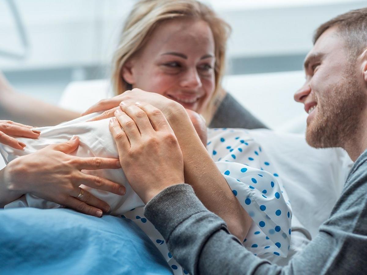Szpitale wznawiają porody rodzinne