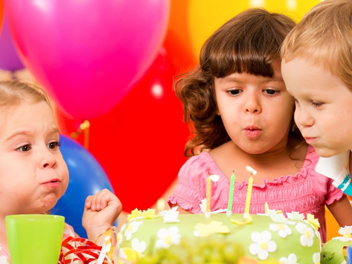 urodziny, dzieci, przyjcie urodzinowe, kinderbal, świeczki, zabawa urodzinowa