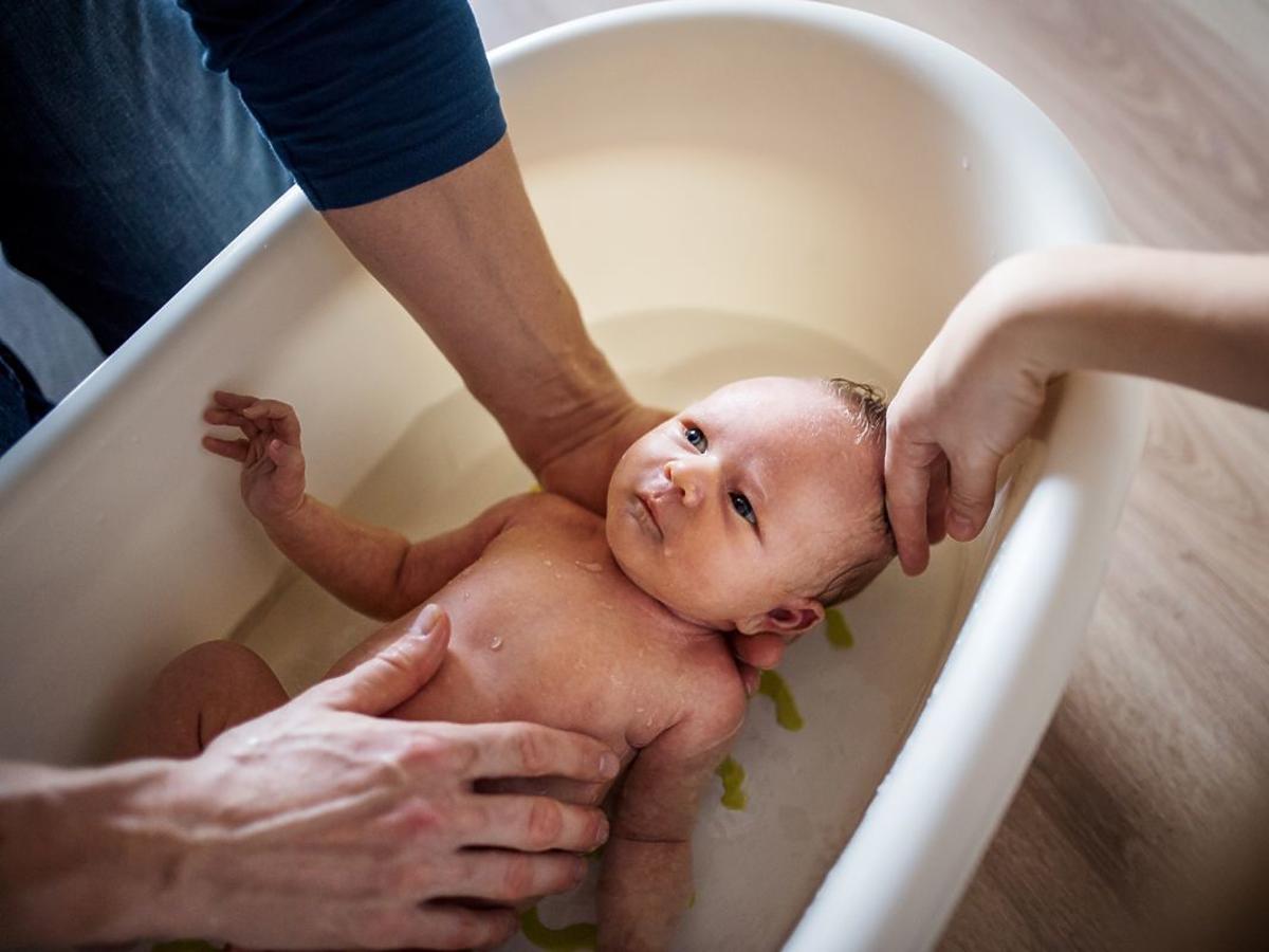 w czym kąpać noworodka