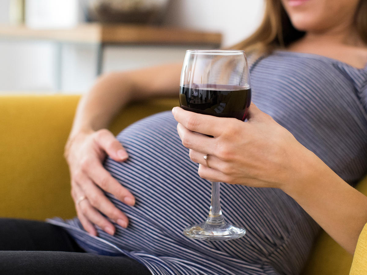 Większość Polek pije alkohol w ciąży