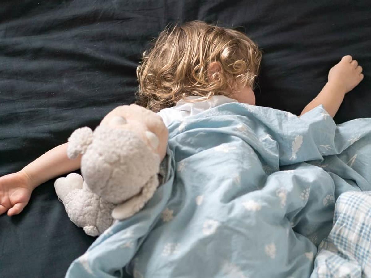 wzdryganie podczas snu u dziecka