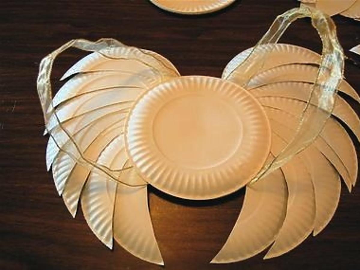 Anielskie skrzydła z talerzyka papierowego