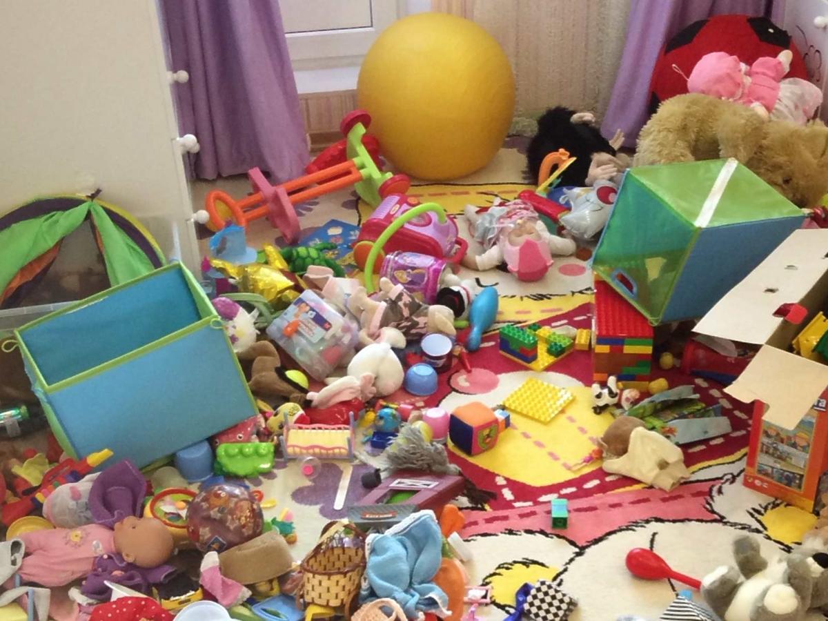 Zabawki, bałagan, sprzątanie, wychowanie, przedszkolak