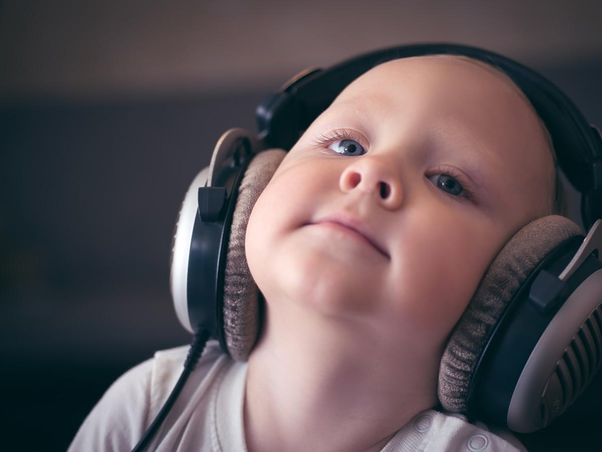 zabawy na rozwój zmysłu słuchu u dziecka