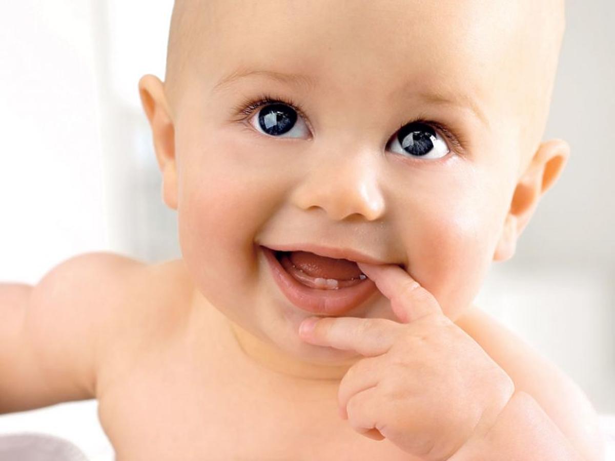 ząbkowanie, ząbkowanie niemowląt, dziecko, pierwsze ząbki