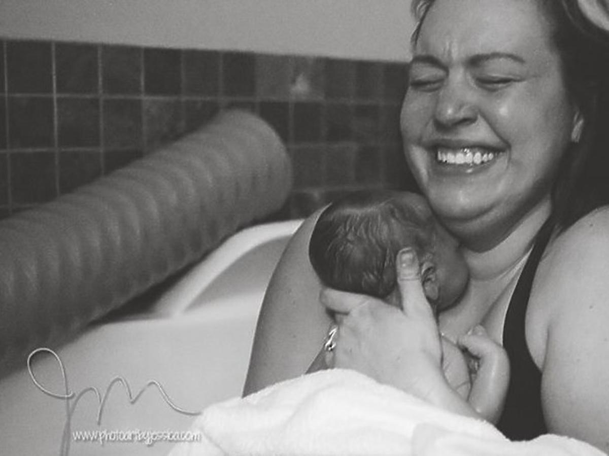 zdjęcie z sesji tuż po porodzie wykonane przez PhotoArt by Jessica