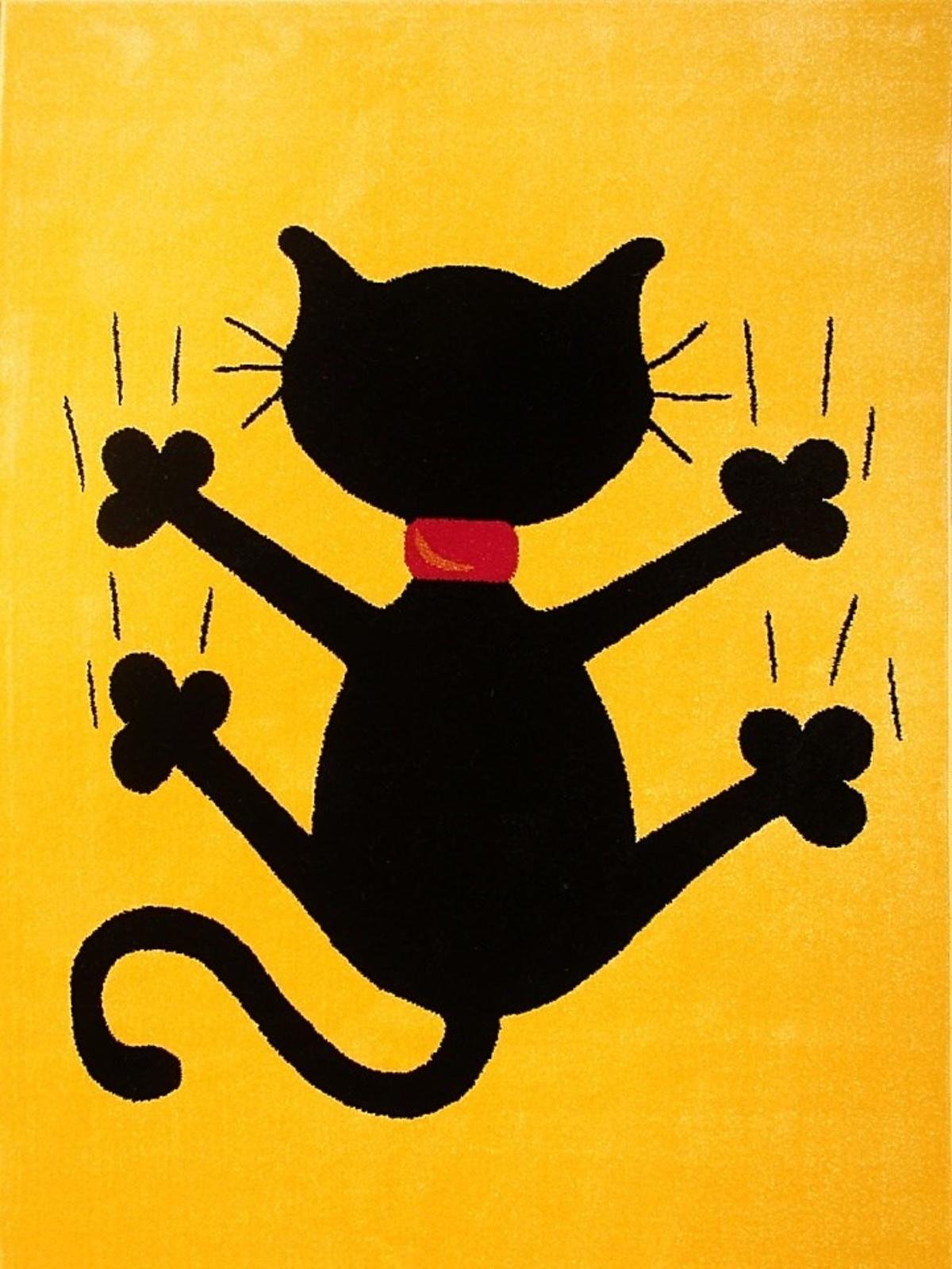 żółty dywan z czarnym kotem dla dzieci