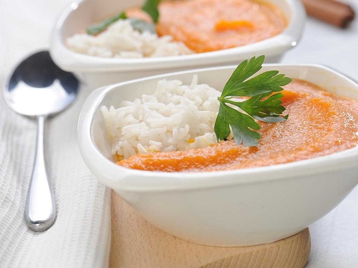 Zupa marchwiowo-pomarańczowa z ryżem - przepis na zupę
