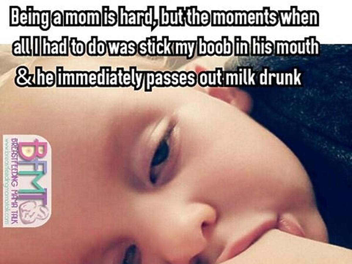 Niemowlę pije mleko z piersi mamy