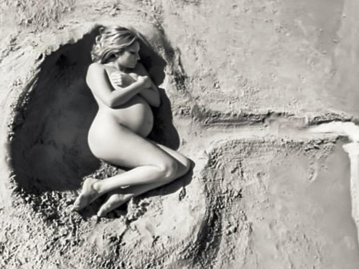 Niezwykłe zdjęcie ciążowe na plaży