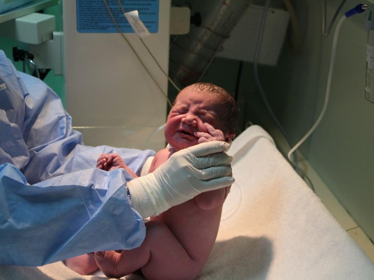 Nowo narodzone dziecko w szpitalu